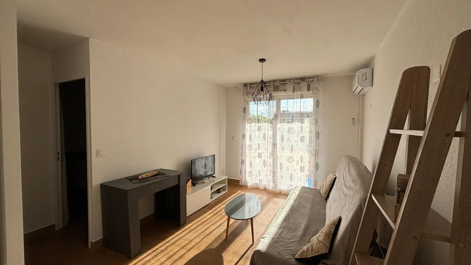 Location D'Un Superbe Appartement Avec Piscine Roquebrune-sur-Argens 0*,  France